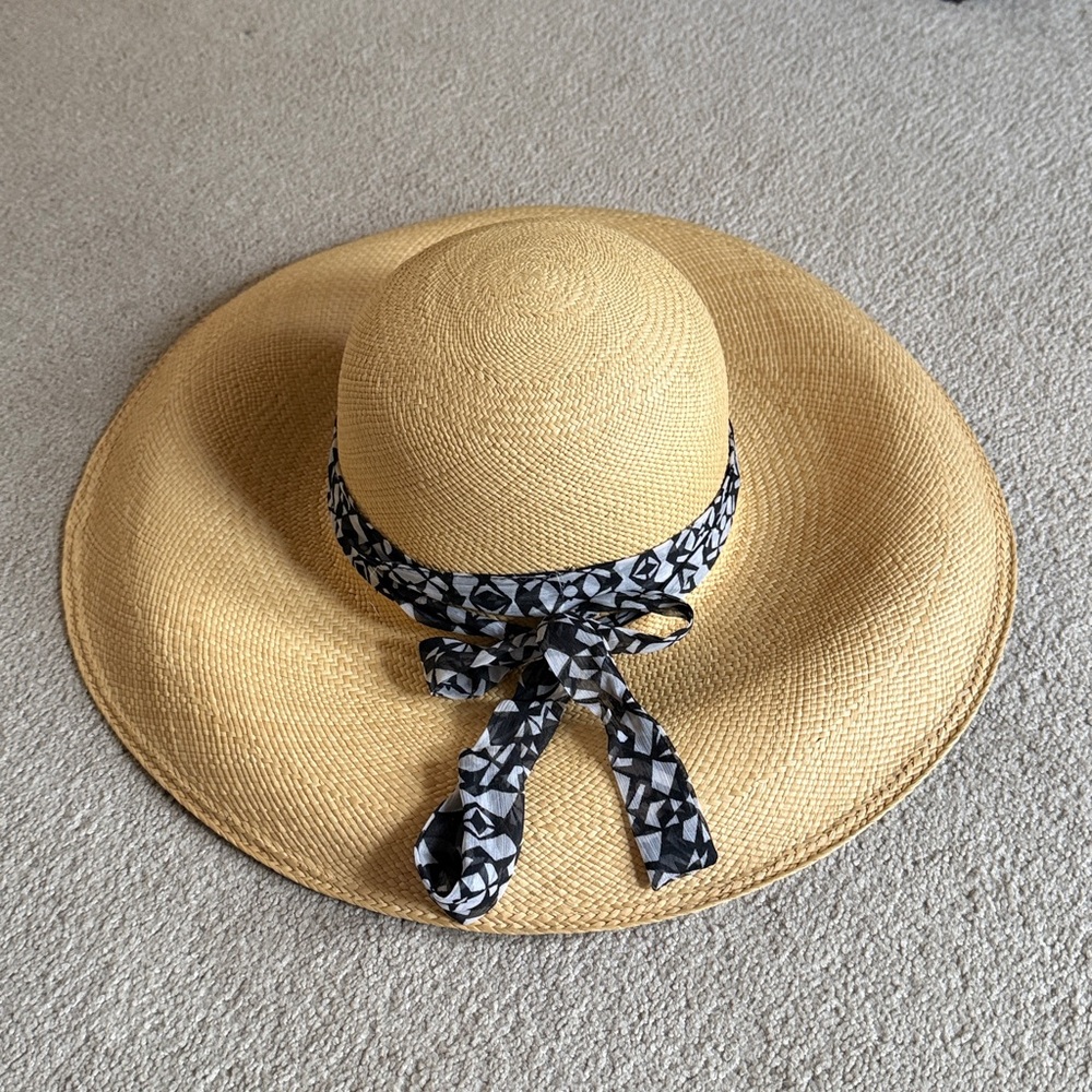 SCALA Straw Wide Brim Hat With Black & White Ribbon Summer Sun Hat